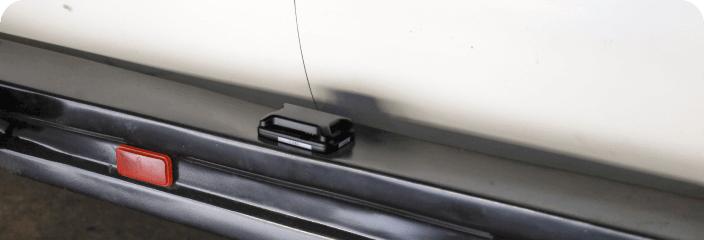 LevelTag leveling sensor with X-axis indicator mounted on vehicle surface for accurate alignment and measurement